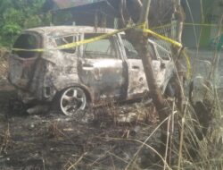 Geram, Mobil Milik Diduga Pengedar Narkoba Dibakar Massa