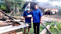 Ricky Anthony Bantu Biaya Rehab Rumah Warga Korban Angin Puting Beliung